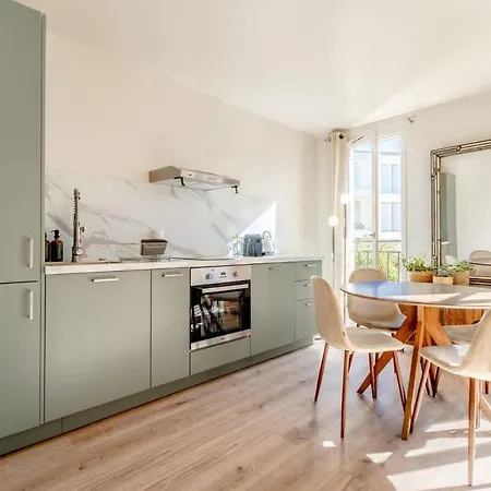 Апартаменти Roussel L Bright & Ac L Shellter *