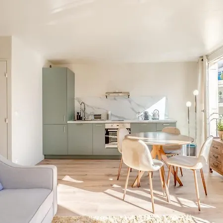 Roussel L Bright & Ac L Shellter Апартаменти *