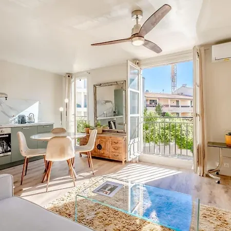 Roussel L Bright & Ac L Shellter Апартаменти