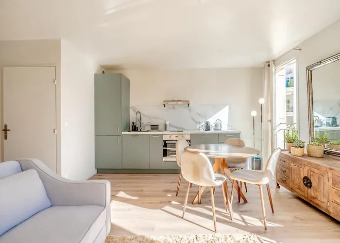 Roussel L Bright & Ac L Shellter Lejlighed *