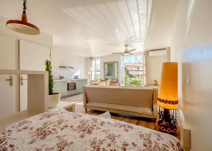 Roussel L Bright & Ac L Shellter Saint-Tropez