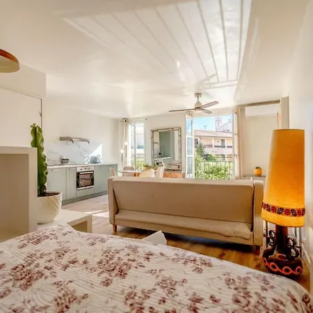 Roussel L Bright & Ac L Shellter サントロペ