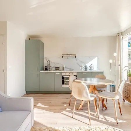 Апартаменты Roussel L Bright & Ac L Shellter *