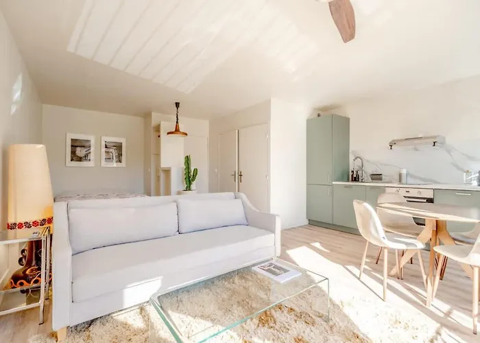 Daire Roussel L Bright & Ac L Shellter *