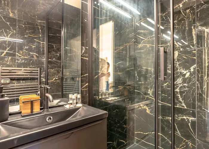 Roussel L Bright & Ac L Shellter Daire Saint-Tropez